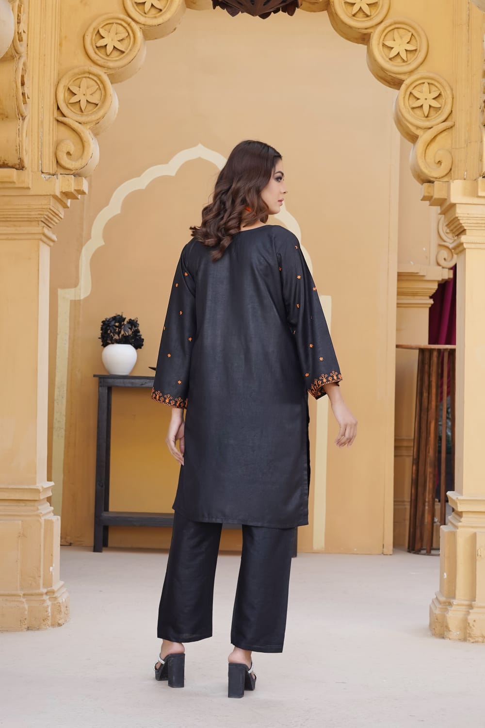 Pocket Embroidery 2-Piece Suit - The Mak's Store