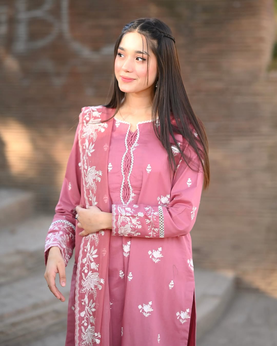 NAZNEEN EMBROIDERY 3PC - PURE LAWN