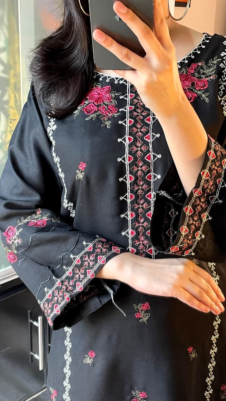MULTI BLACK EMBROIDERY 2PC (FARSHI)