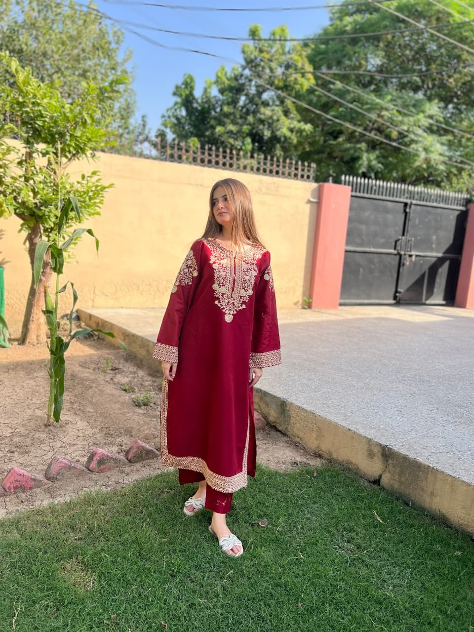 LAIBA EMBROIDERED 2PC